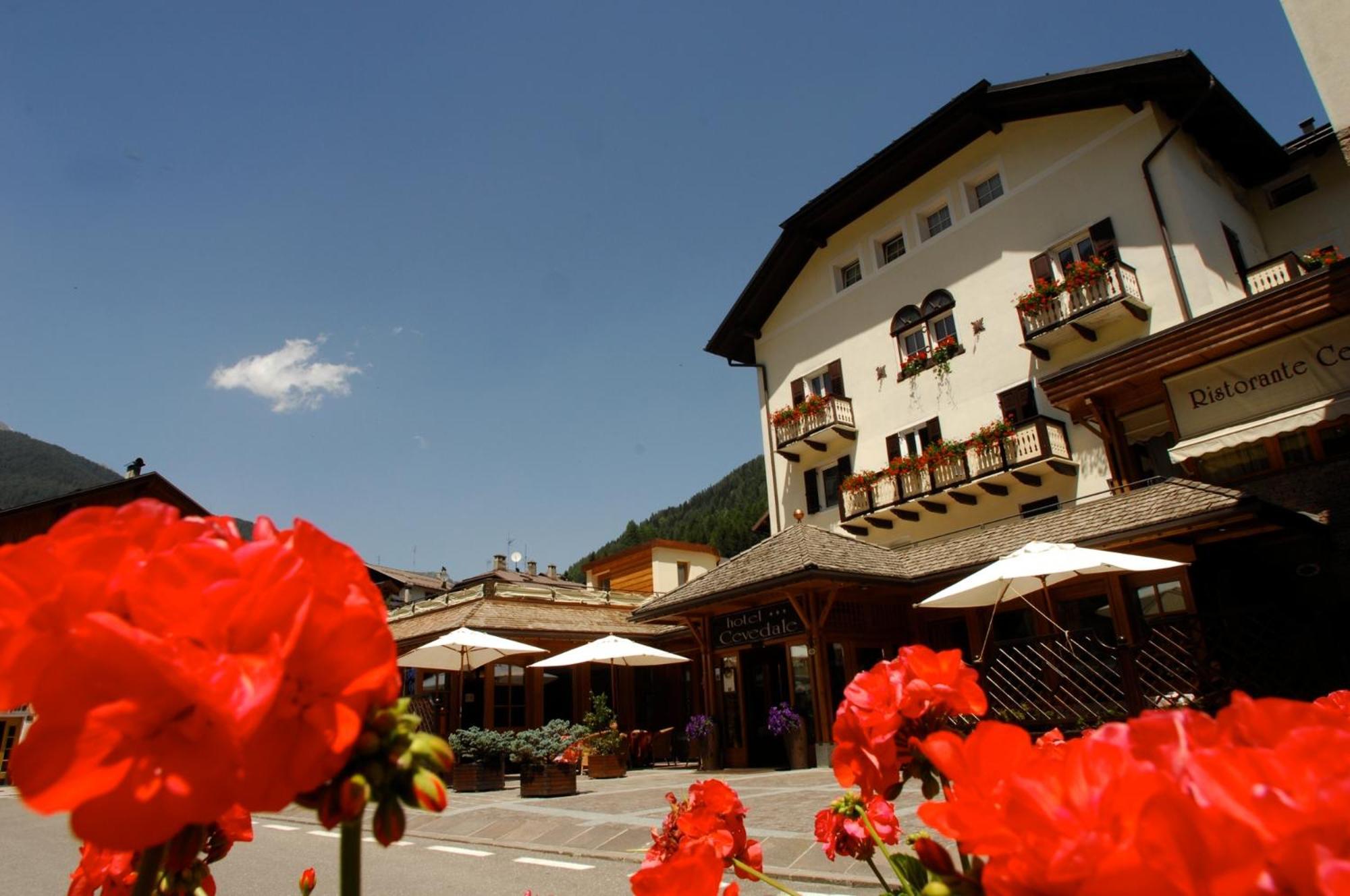 Hotel Cevedale Living Romance Hotel Cogolo Zewnętrze zdjęcie