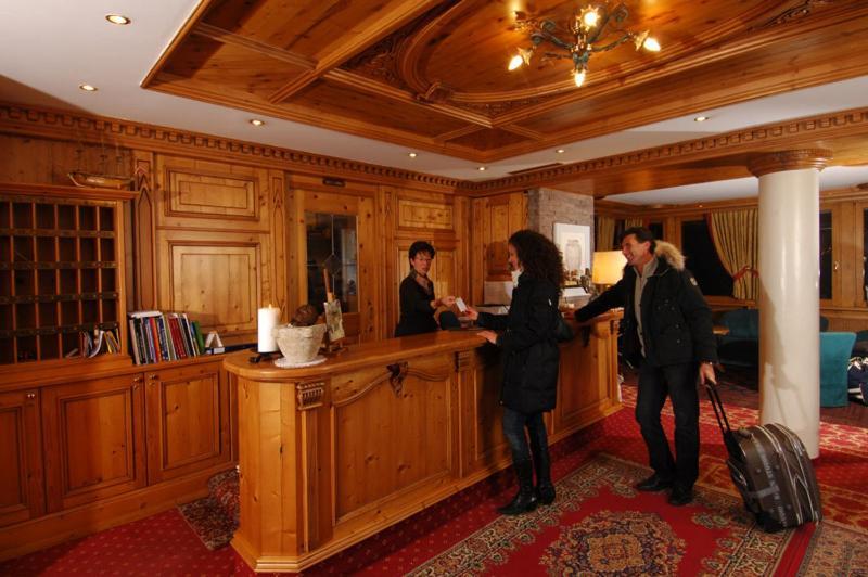 Hotel Cevedale Living Romance Hotel Cogolo Zewnętrze zdjęcie